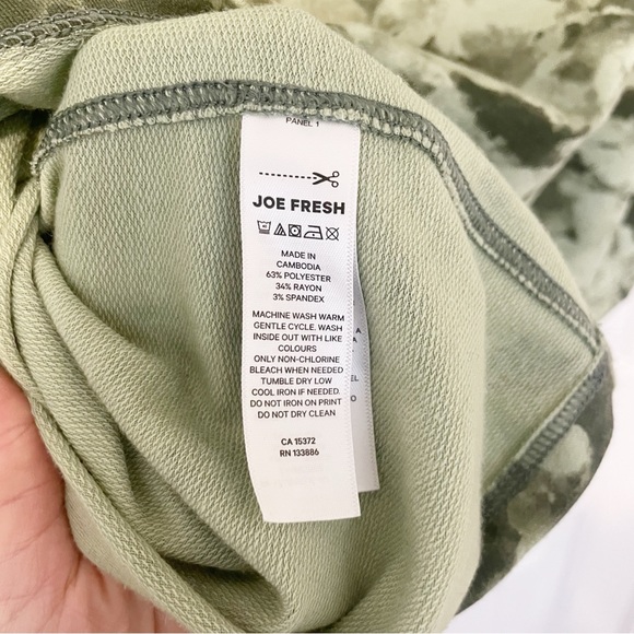 Joe Fresh Active Crewneck Sweatshirt in Green Pattern Size Medium - Picture 4 of 5